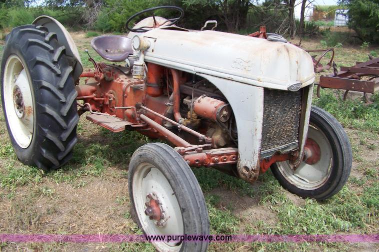 image for item C9277 Ford tractor