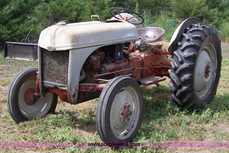 image for item C9277 Ford tractor
