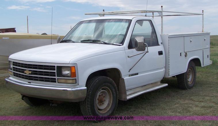 image for item C9330 1989 Chevrolet C2500 pickup truck