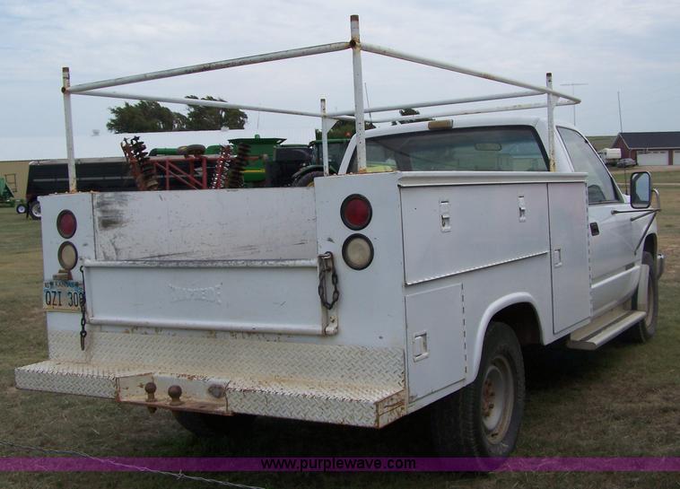 image for item C9330 1989 Chevrolet C2500 pickup truck