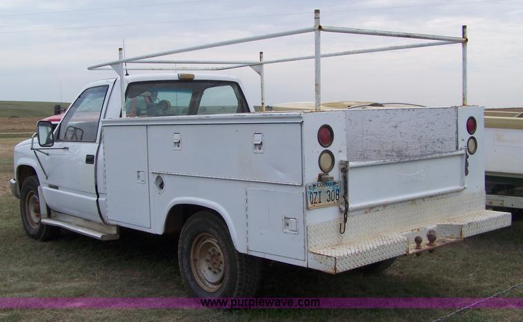 image for item C9330 1989 Chevrolet C2500 pickup truck