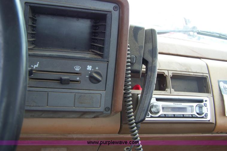 image for item C9330 1989 Chevrolet C2500 pickup truck