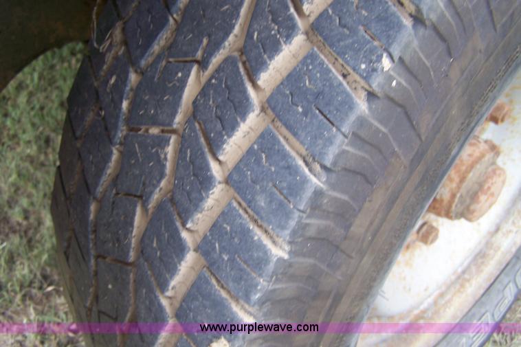 image for item C9330 1989 Chevrolet C2500 pickup truck