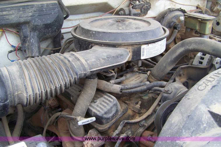 image for item C9330 1989 Chevrolet C2500 pickup truck