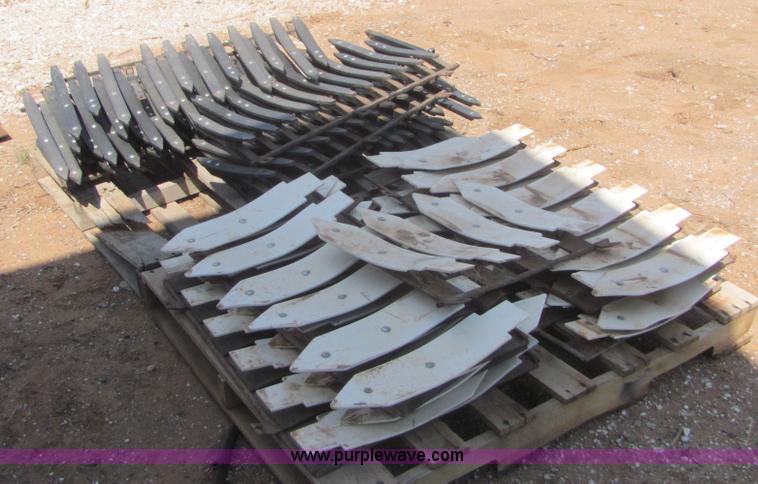 image for item D9023 (2) sets of Gleaner combine milo guards