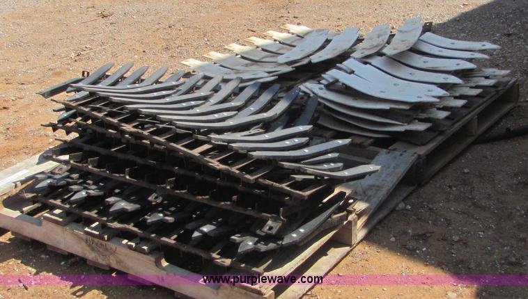 image for item D9023 (2) sets of Gleaner combine milo guards