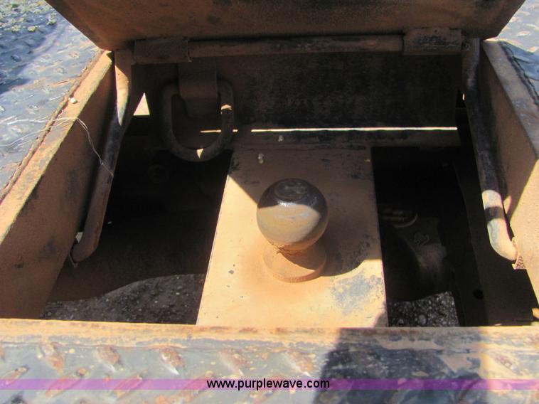 image for item D9024 Butler flatbed with bale spike