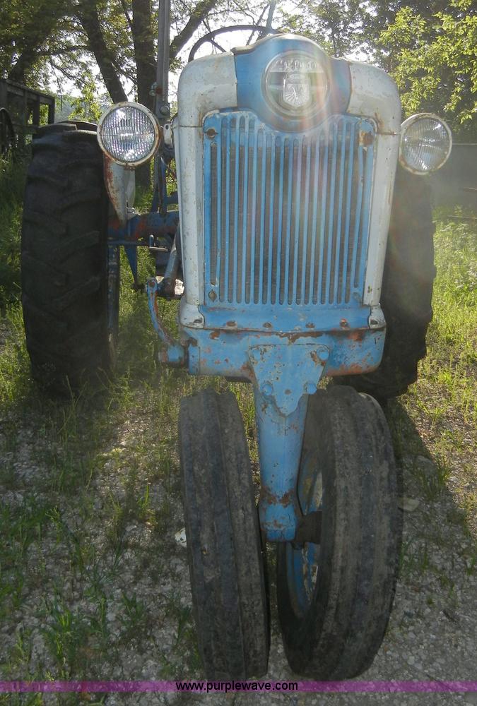 image for item D9739 Ford 900 tractor