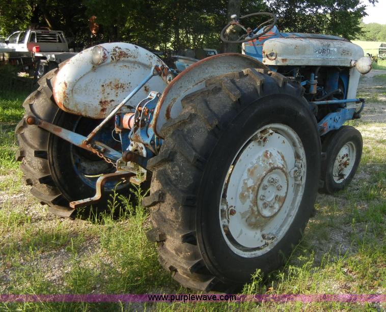 image for item D9739 Ford 900 tractor