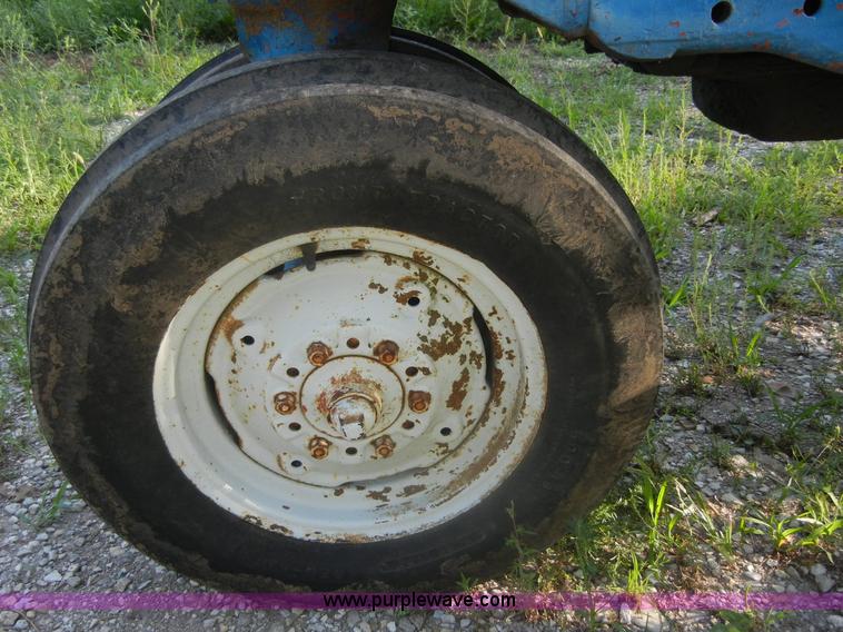 image for item D9739 Ford 900 tractor