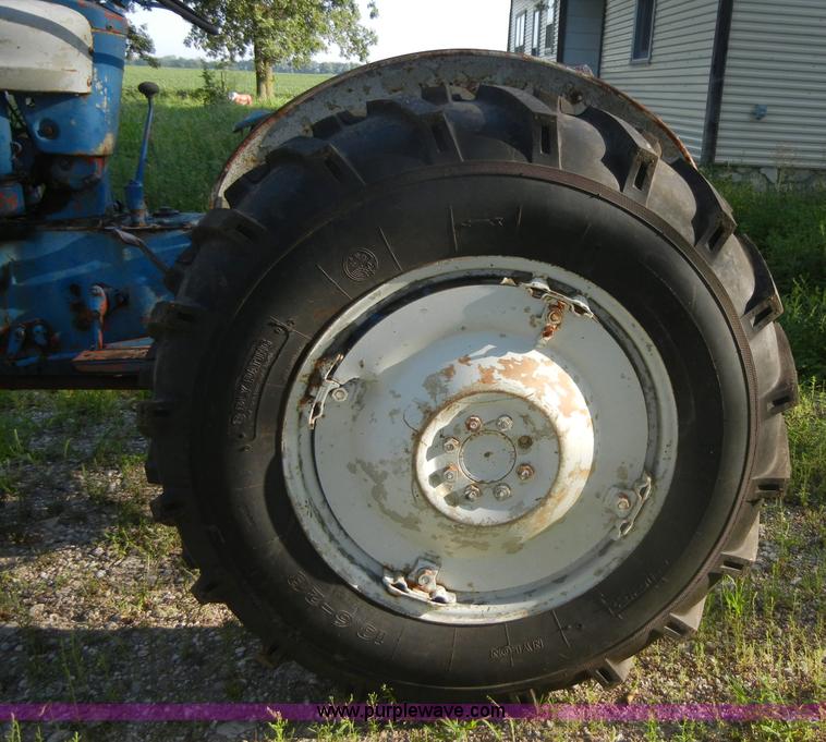 image for item D9739 Ford 900 tractor