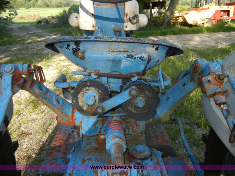 image for item D9739 Ford 900 tractor
