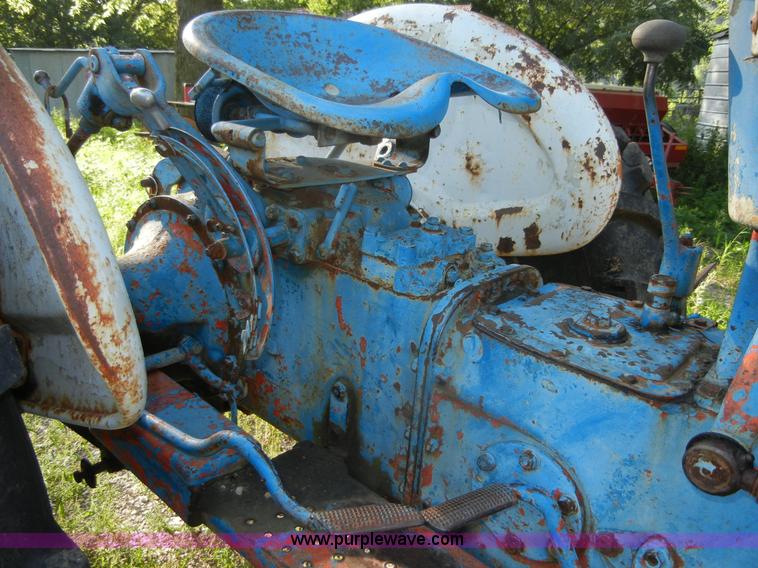 image for item D9739 Ford 900 tractor