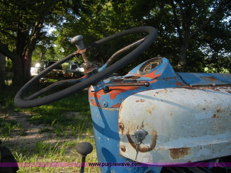 image for item D9739 Ford 900 tractor
