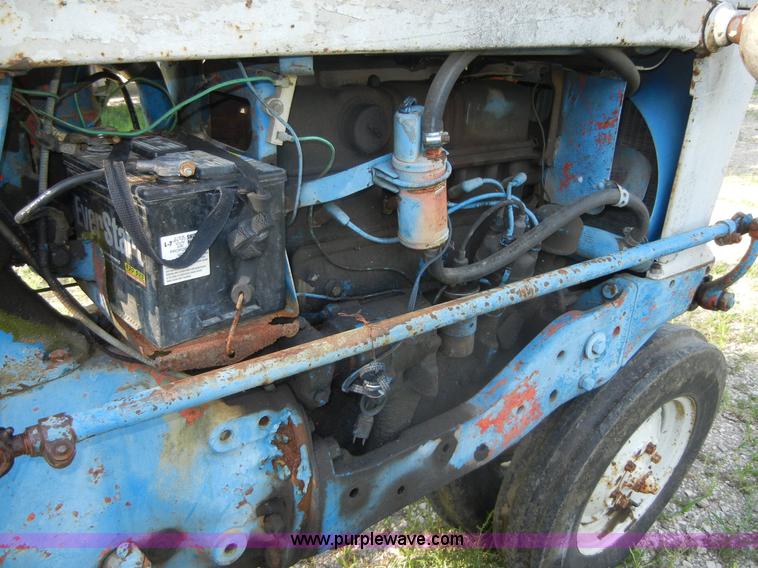 image for item D9739 Ford 900 tractor