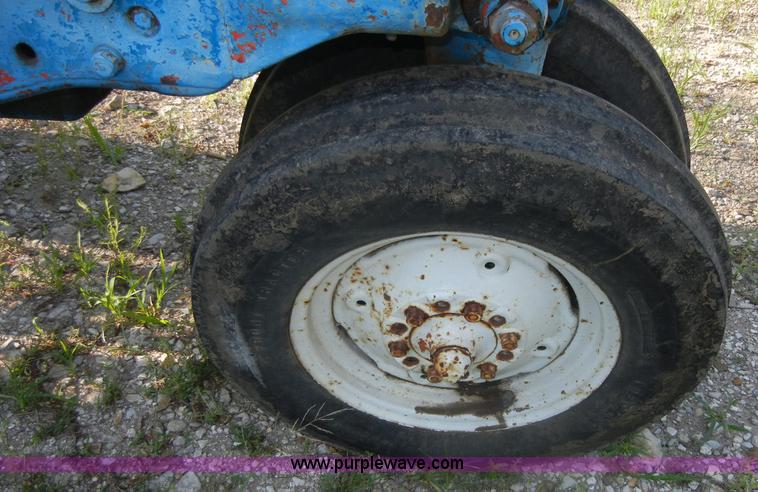 image for item D9739 Ford 900 tractor