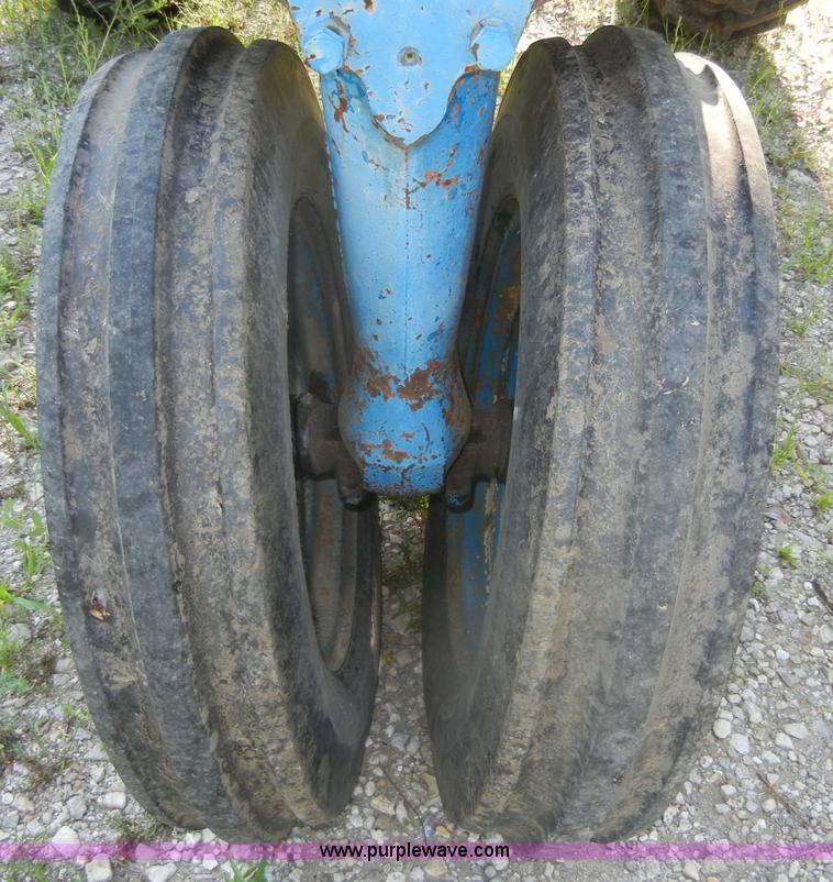 image for item D9739 Ford 900 tractor