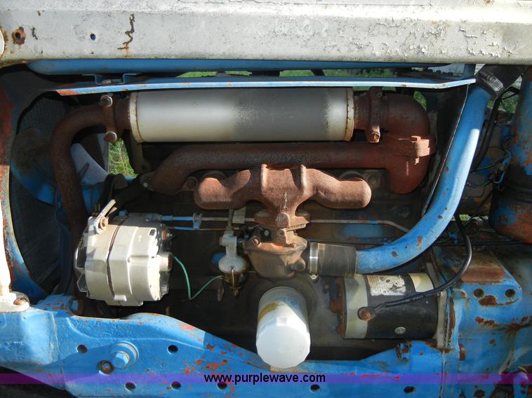 image for item D9739 Ford 900 tractor
