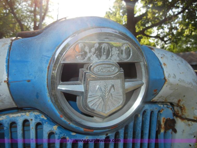 image for item D9739 Ford 900 tractor