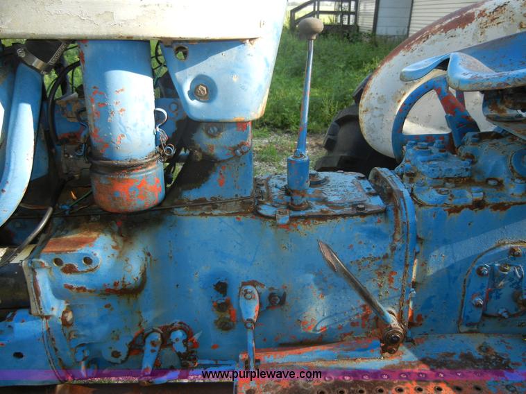 image for item D9739 Ford 900 tractor