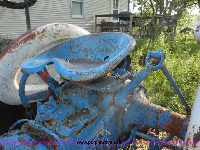 image for item D9739 Ford 900 tractor