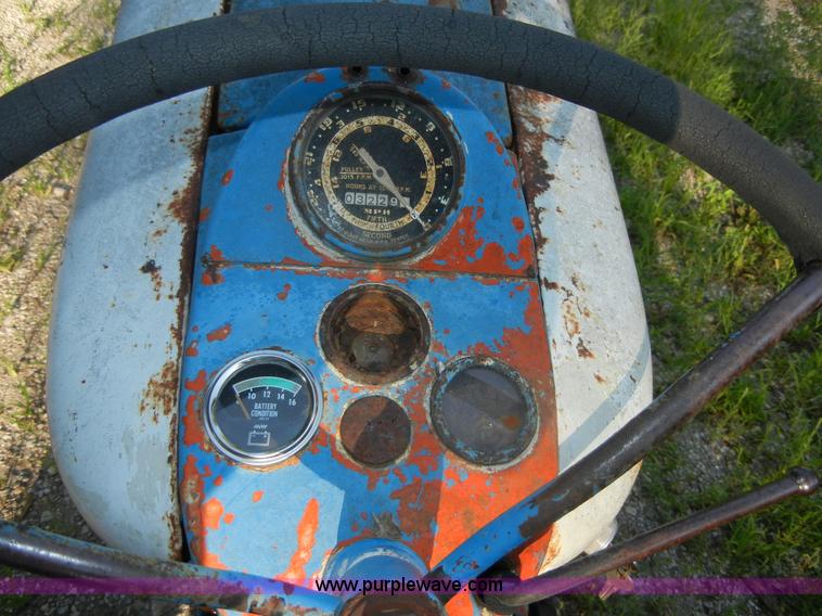 image for item D9739 Ford 900 tractor