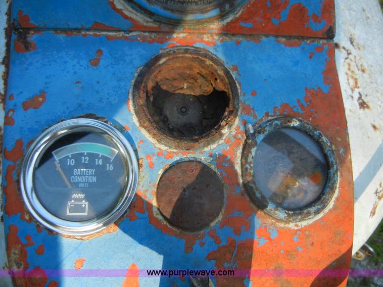 image for item D9739 Ford 900 tractor