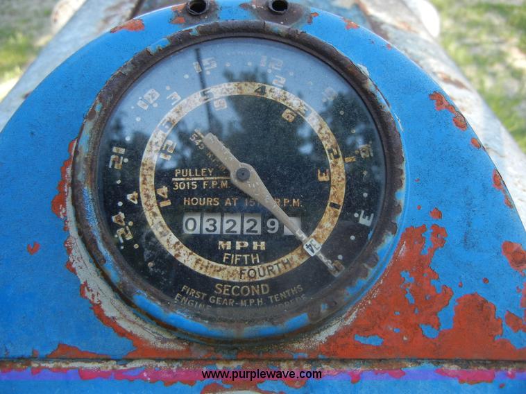 image for item D9739 Ford 900 tractor