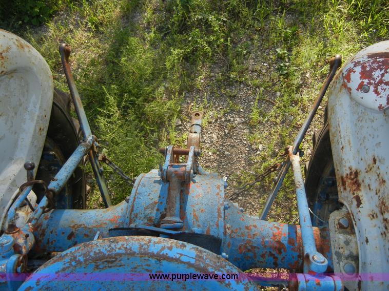 image for item D9739 Ford 900 tractor
