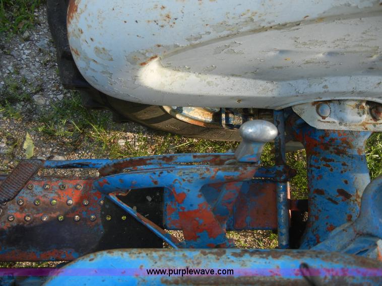 image for item D9739 Ford 900 tractor
