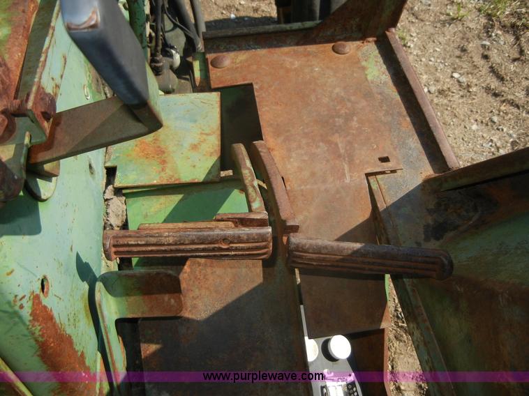 image for item D9740 1964 John Deere 3020 tractor