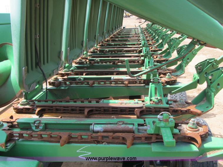 image for item J9759 2005 John Deere 1293 12 row corn head