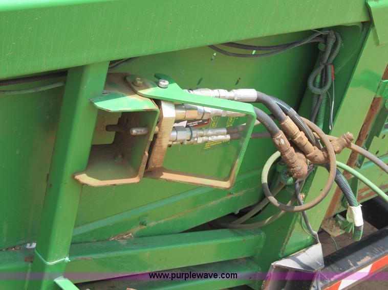 image for item J9759 2005 John Deere 1293 12 row corn head