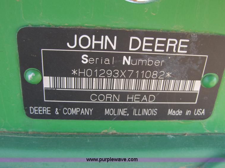 image for item J9759 2005 John Deere 1293 12 row corn head