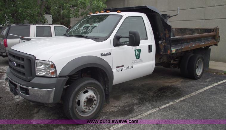 image for item 5567 2005 Ford F450 XL Super Duty dump bed pickup truck