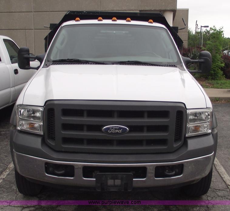 image for item 5567 2005 Ford F450 XL Super Duty dump bed pickup truck