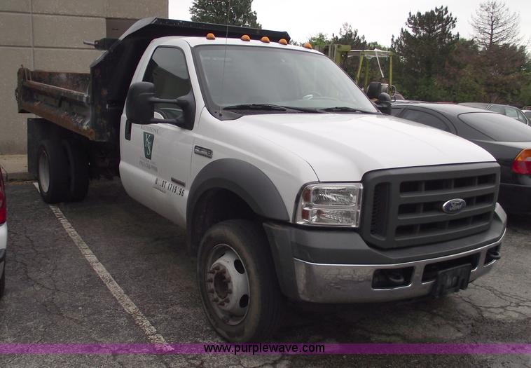 image for item 5567 2005 Ford F450 XL Super Duty dump bed pickup truck
