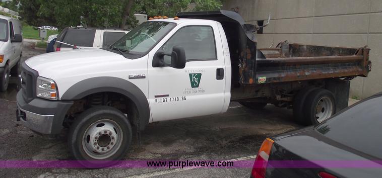 image for item 5567 2005 Ford F450 XL Super Duty dump bed pickup truck