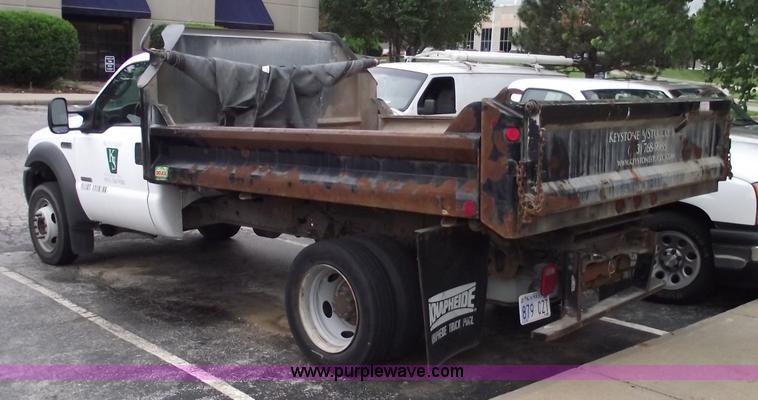 image for item 5567 2005 Ford F450 XL Super Duty dump bed pickup truck