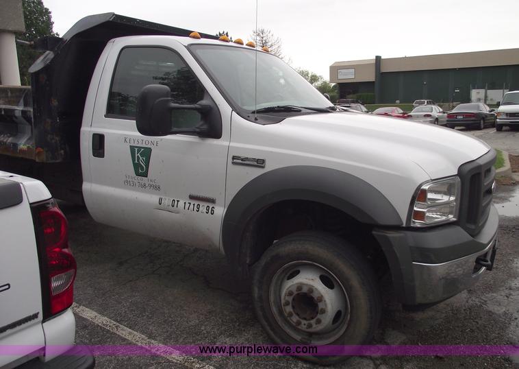 image for item 5567 2005 Ford F450 XL Super Duty dump bed pickup truck