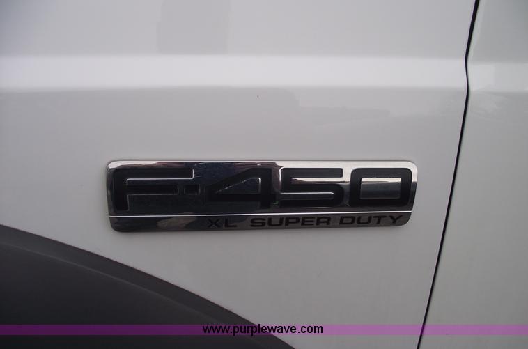 image for item 5567 2005 Ford F450 XL Super Duty dump bed pickup truck