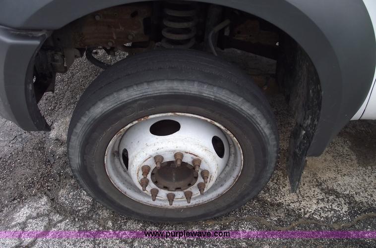 image for item 5567 2005 Ford F450 XL Super Duty dump bed pickup truck