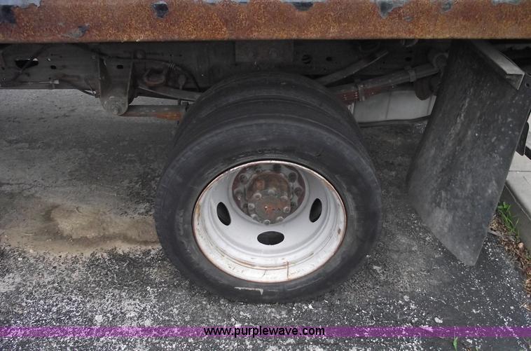 image for item 5567 2005 Ford F450 XL Super Duty dump bed pickup truck