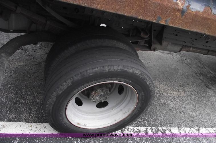 image for item 5567 2005 Ford F450 XL Super Duty dump bed pickup truck