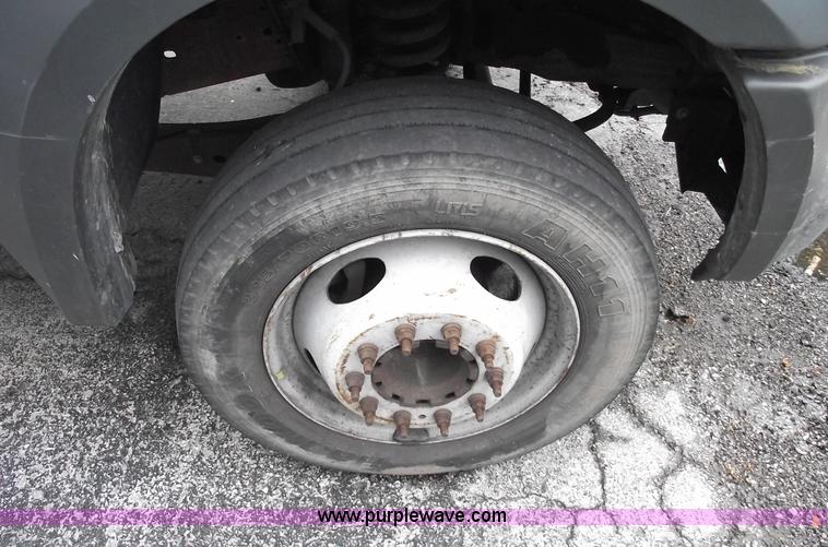 image for item 5567 2005 Ford F450 XL Super Duty dump bed pickup truck