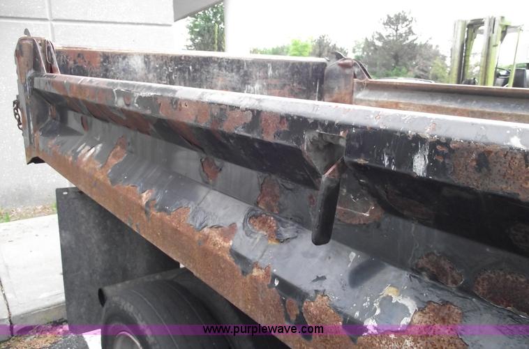 image for item 5567 2005 Ford F450 XL Super Duty dump bed pickup truck