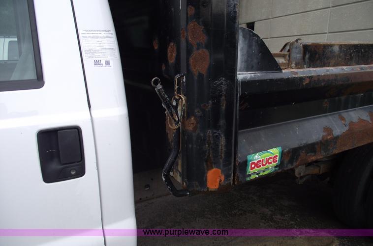image for item 5567 2005 Ford F450 XL Super Duty dump bed pickup truck