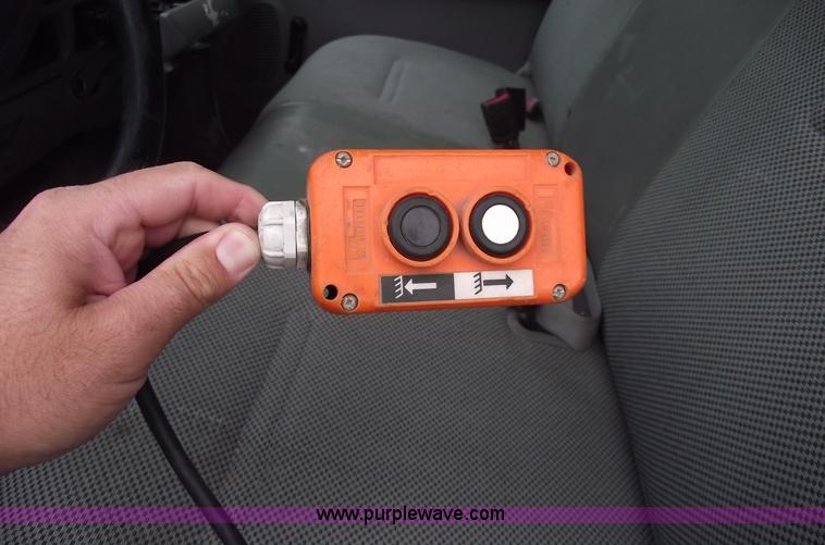 image for item 5567 2005 Ford F450 XL Super Duty dump bed pickup truck