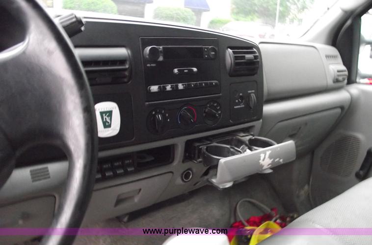 image for item 5567 2005 Ford F450 XL Super Duty dump bed pickup truck