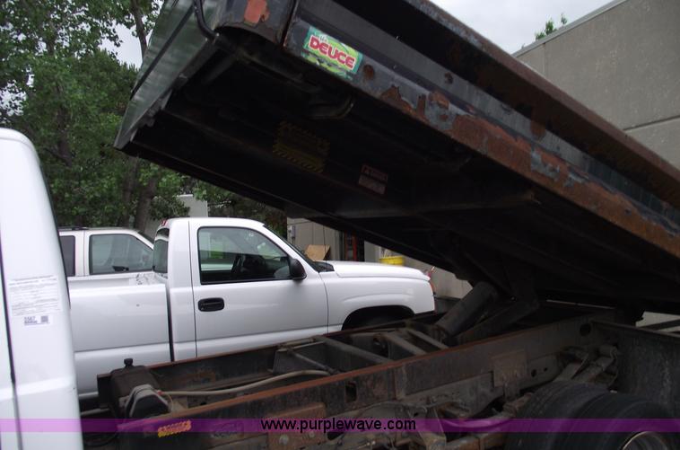 image for item 5567 2005 Ford F450 XL Super Duty dump bed pickup truck